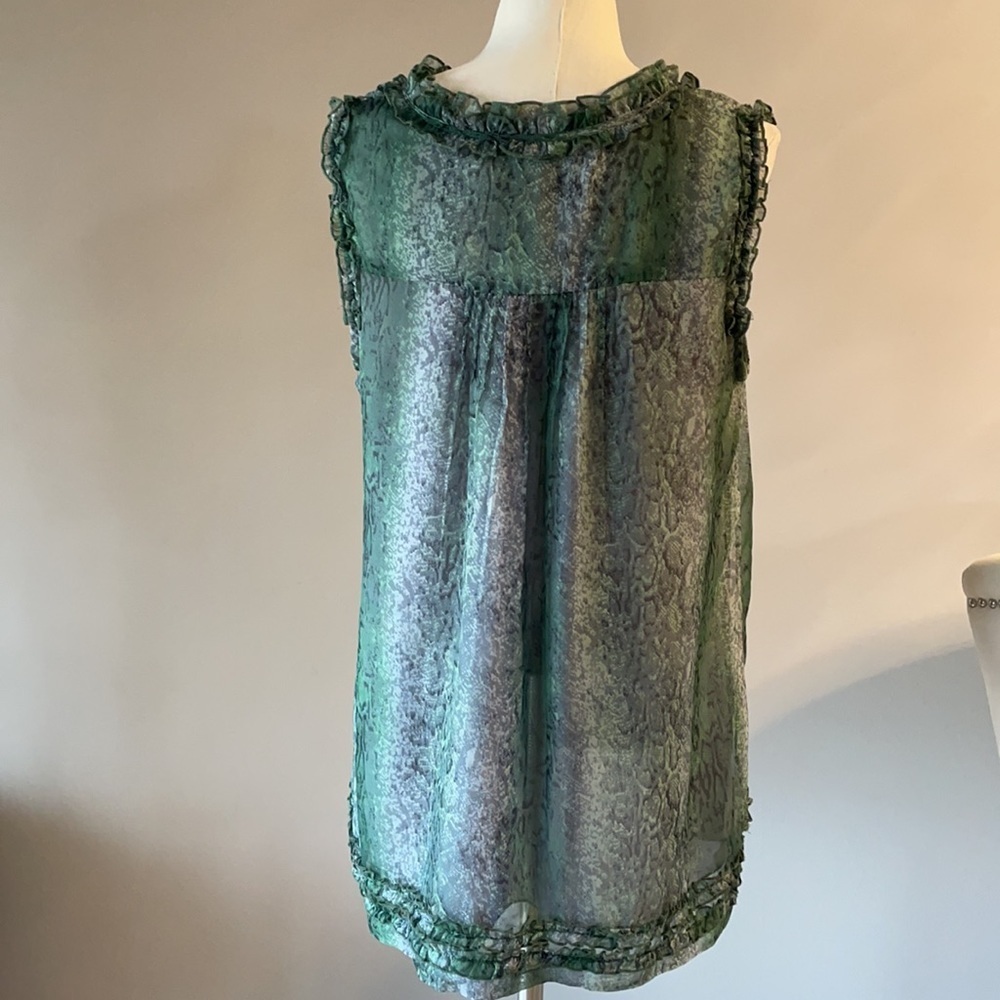NWOT WOMEN’S RUFFLED sleeveless BLOUSE green snakeskin pattern neck tie L - Picture 2 of 16